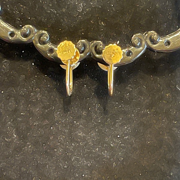 Vintage 14k Yellow Gold Akoya Pearl Screw Back Earrings 3.42 Grams. - Picture 6 of 16